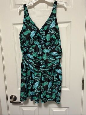 *Perona Black & Green Leaf Print One-Piece Women’s Plus Size 20W Swim Dress
